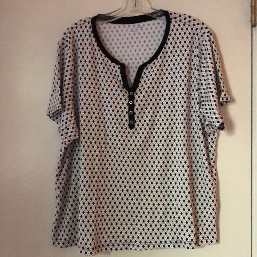 Crofts&Barrow Women’s top ~3X short sleeves tan w/brown and black diamonds